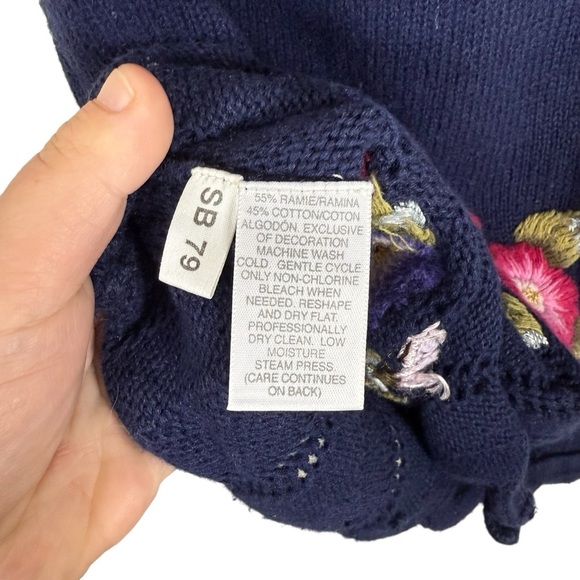 VINTAGE 90s Susan Bristol Hand Embroidered Floral Sweater Vest Navy Multi M - Picture 5 of 10